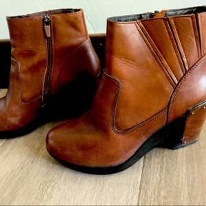 Size 38 Dansko brown heeled Bootie
